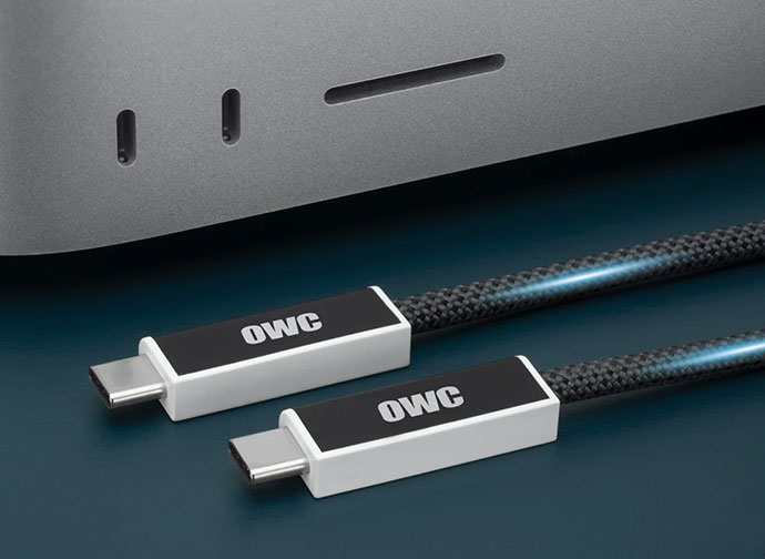 owc usb4 optical cable ends lifestyle